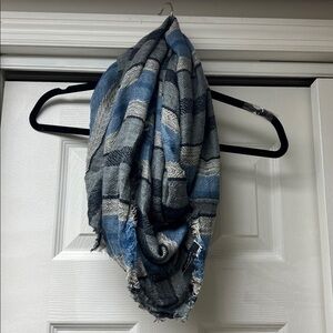 Ann Taylor Textured Blue and Gray Scarf